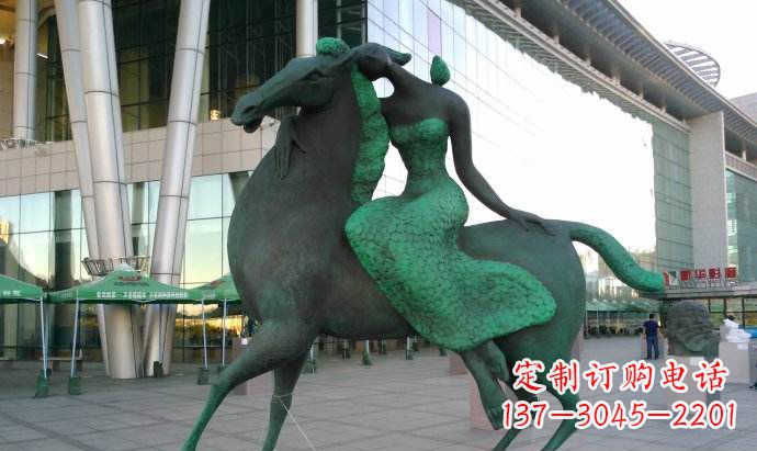 泰州抽象骑马的女孩铜雕