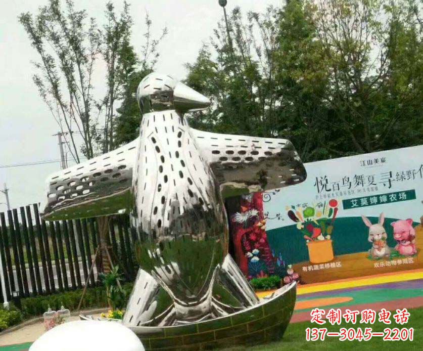 泰州抽象企鹅不锈钢雕塑