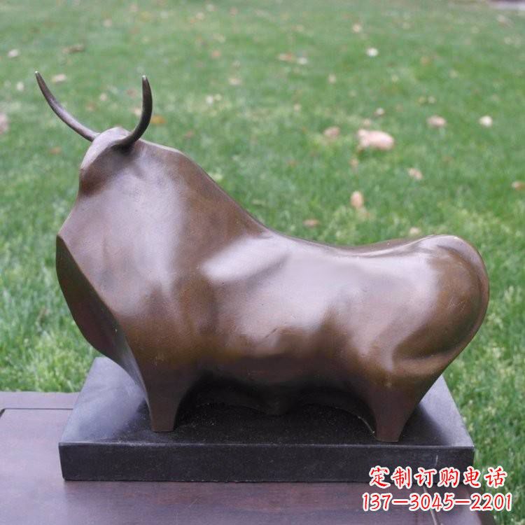 泰州抽象十二生肖铜牛动物雕塑摆件