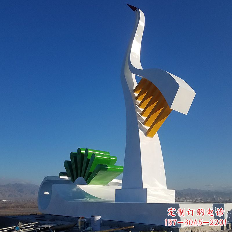 泰州美丽的仙鹤雕塑