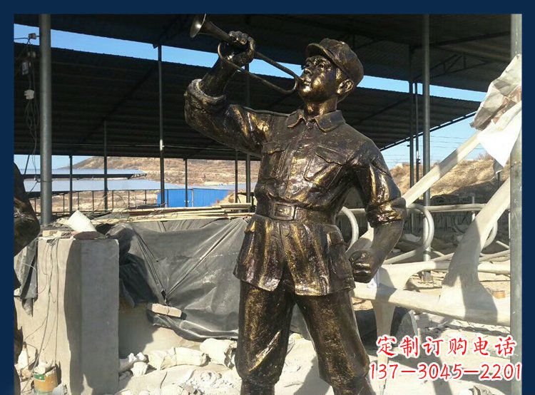 泰州吹冲锋号的八路军铜雕