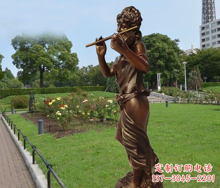 泰州美女雕塑把美景变成静物