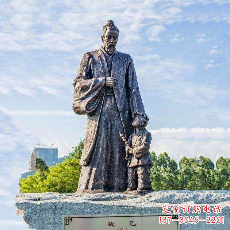 泰州纯铜钱乙雕像传承历史的象征