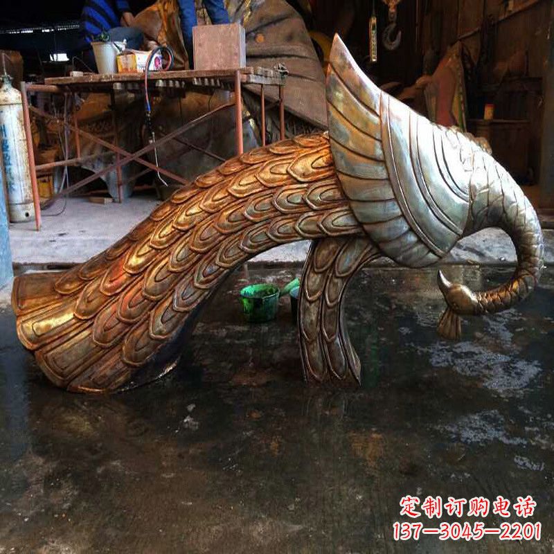 泰州铸造精美孔雀雕塑