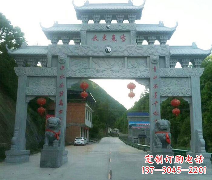 泰州“村口三门石雕牌楼——传承文化的艺术”