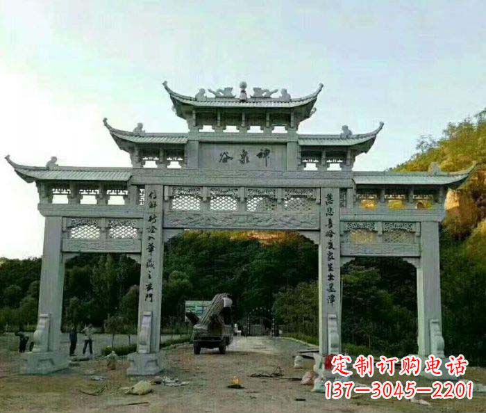 泰州村口石雕牌楼千百年文化瑰宝