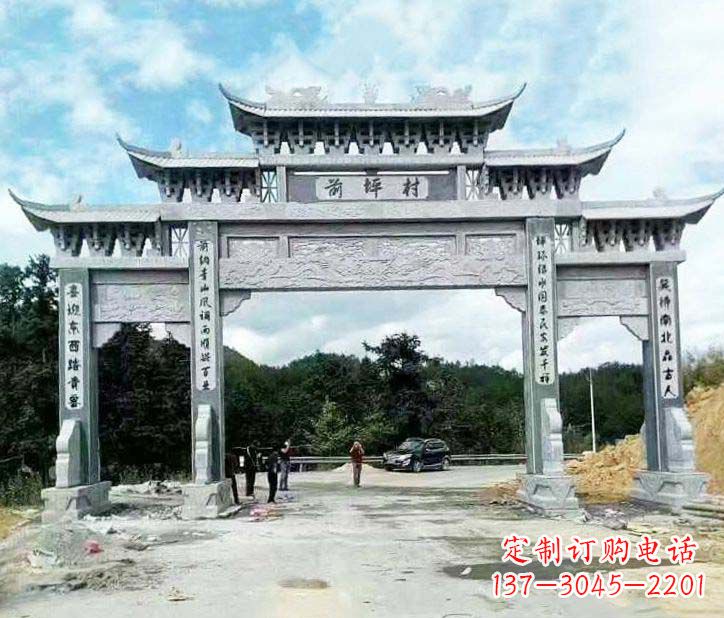 泰州村庄三门石牌坊石雕的内容。
