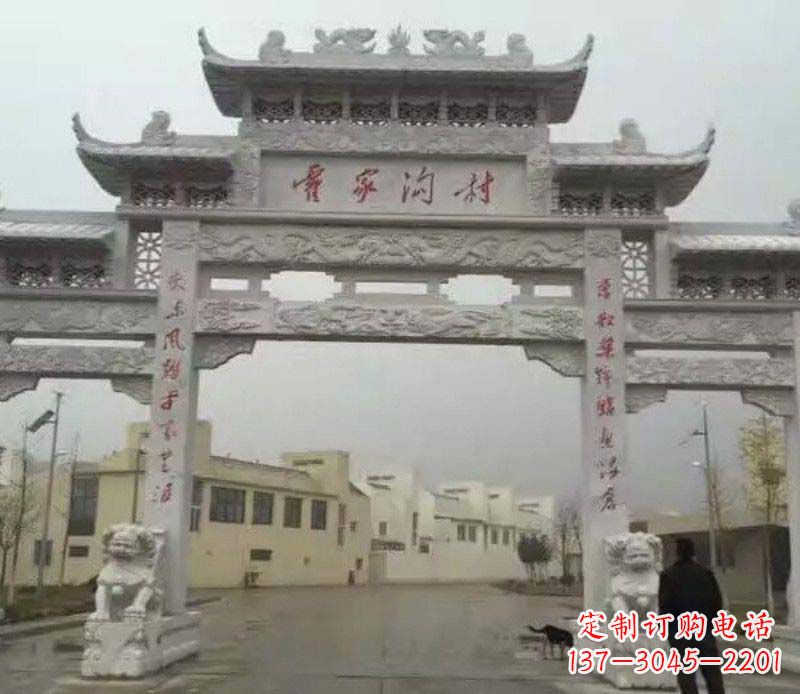 泰州村庄三门石牌坊雕塑的历史与文化