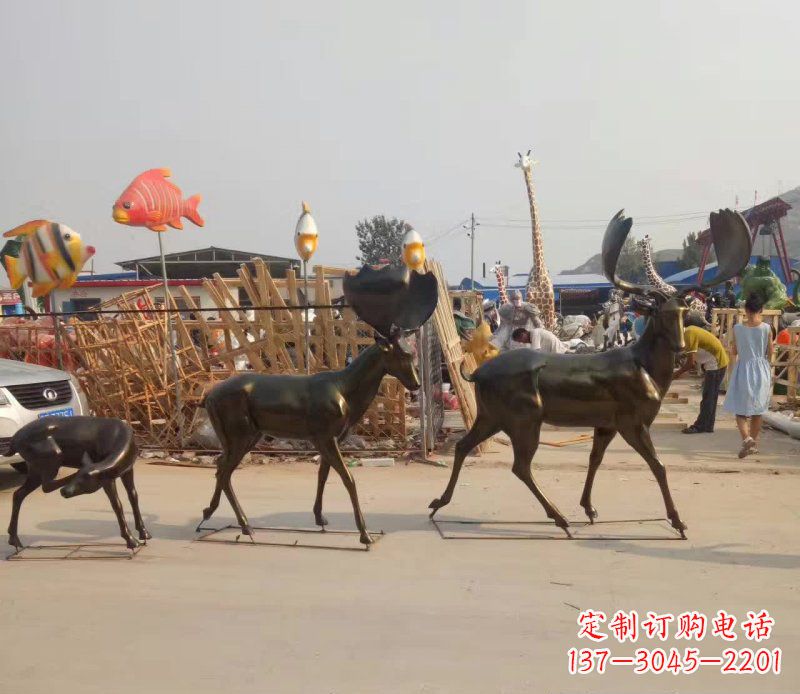 泰州大角鹿群的铜雕美丽的艺术精品