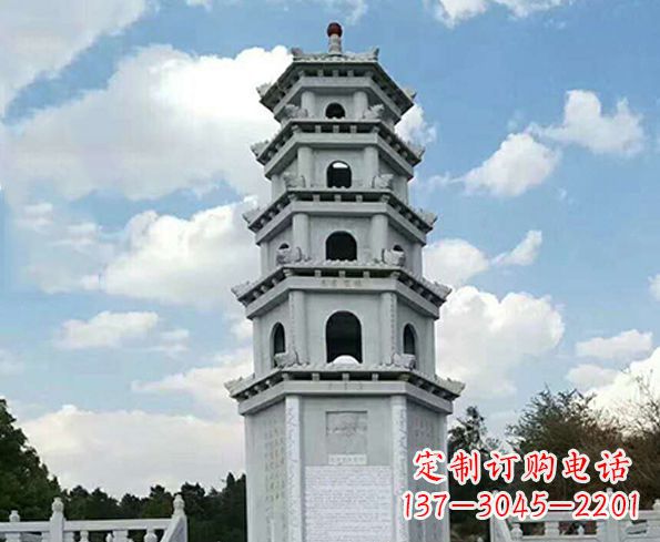 泰州神秘的宝塔雕塑