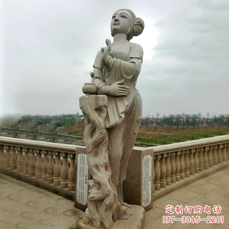 泰州公园广场的貂蝉雕塑古代四大美女之一