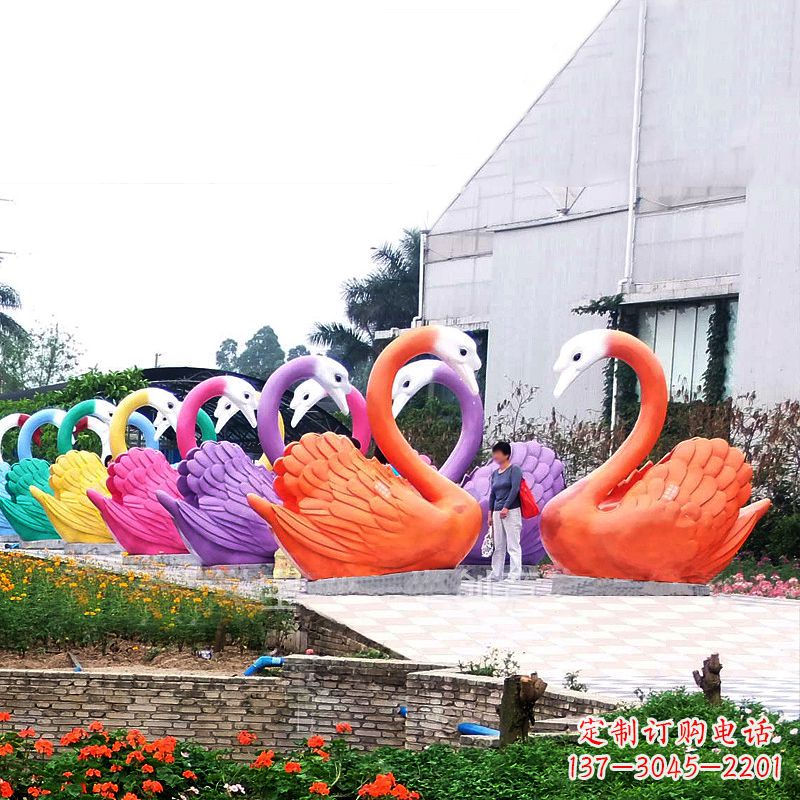 泰州大型彩色玻璃钢天鹅雕塑摆件