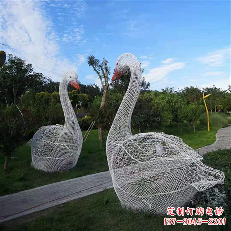 泰州大型网格天鹅景观动物雕塑摆件(天鹅爱心门)