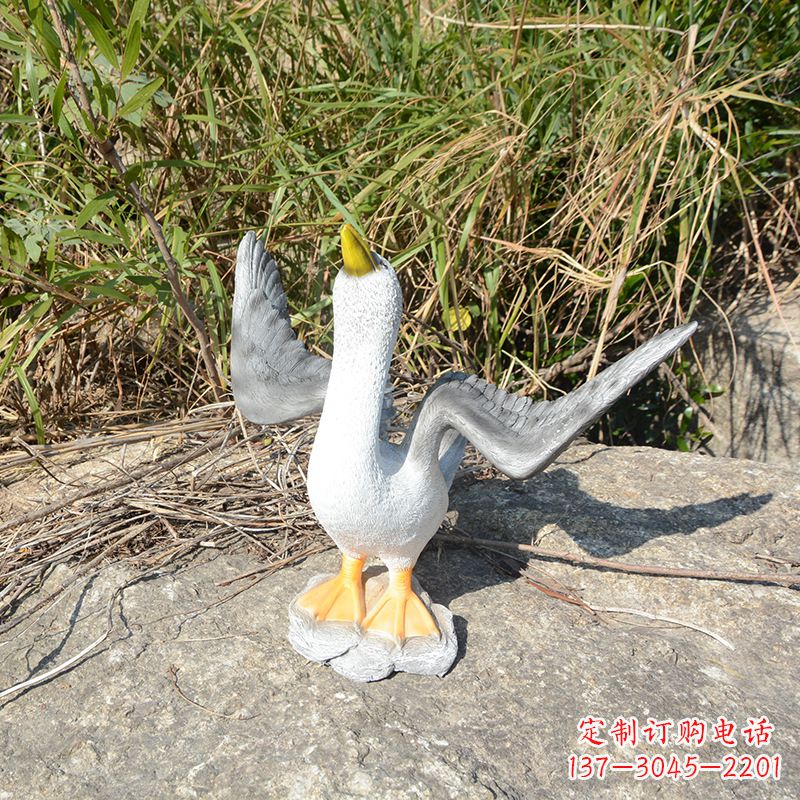 泰州雕塑少女与和平鸽