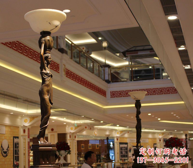 泰州高端玻璃钢仿铜雕塑——女人雕塑