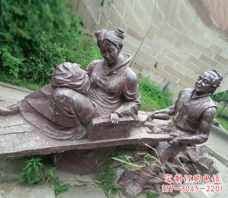 泰州独轮车推媳妇的古人铜雕