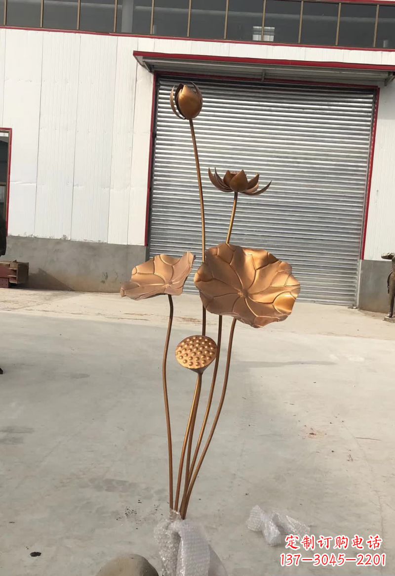 泰州古典锻铜荷花雕塑