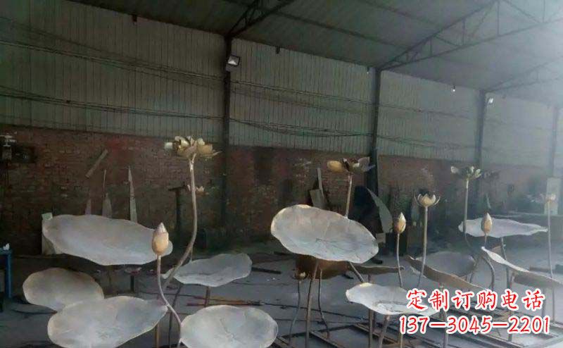 泰州锻铜荷叶荷花广场景观雕塑