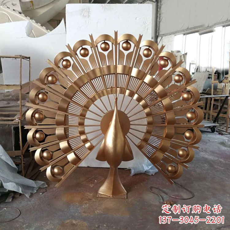 泰州精致而又经典的仿铜色不锈钢孔雀雕塑