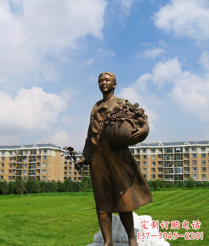 泰州传统精美少数民族雕塑——抱花篮的少数民族女孩