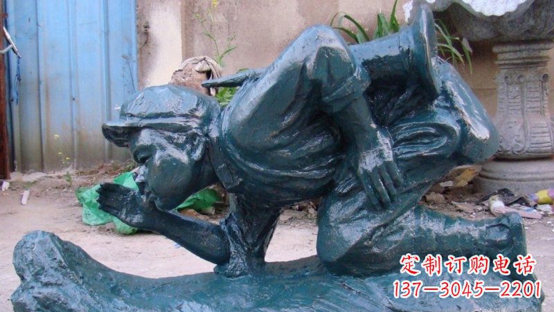 泰州传统文化符号——小红军冲锋号雕塑