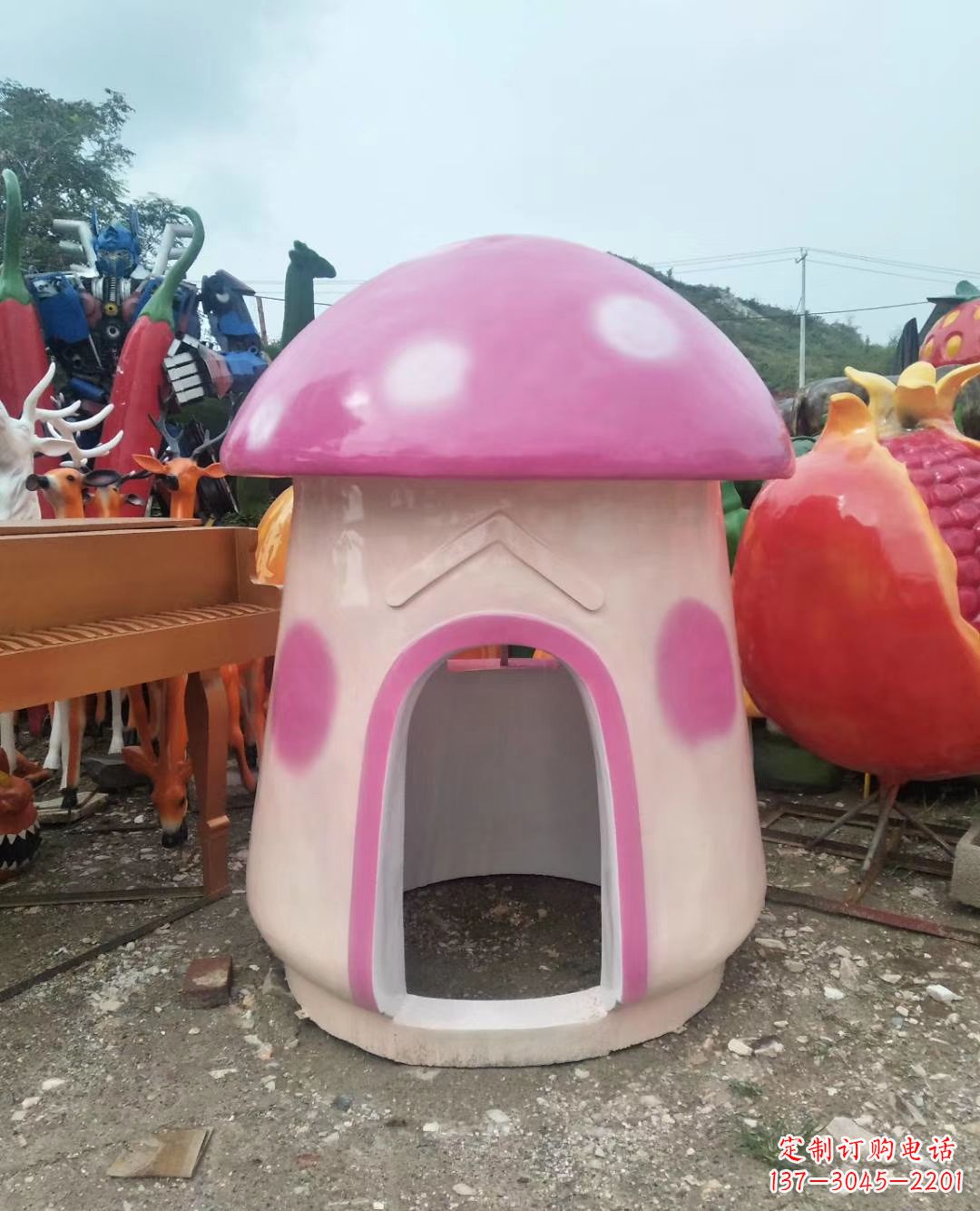泰州精致彩绘蘑菇屋雕塑