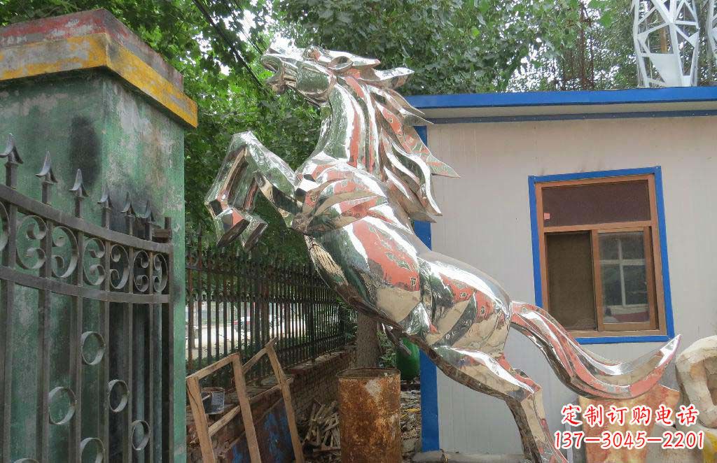 泰州优雅凌厉的不锈钢奔跑马雕塑