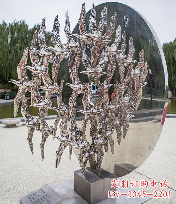 泰州欣赏鸽子轻盈的美丽——不锈钢动物鸽子雕塑