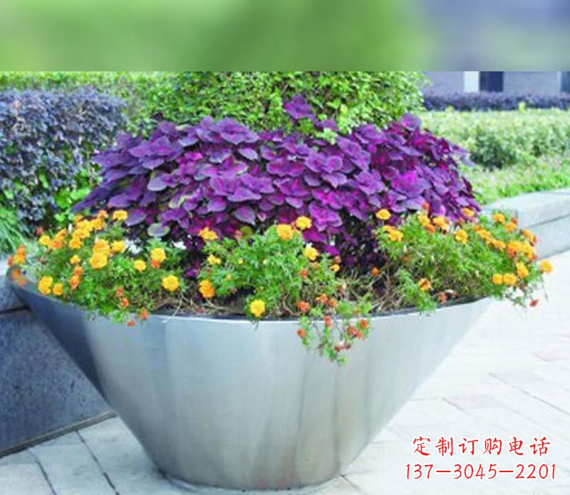 泰州中领雕塑精致无比的花盆雕塑