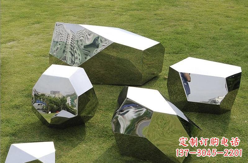 泰州精美不锈钢鹅卵石几何雕塑