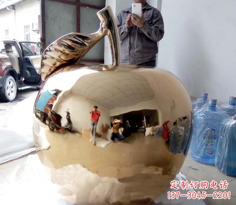 泰州精美的不锈钢镜面苹果雕塑