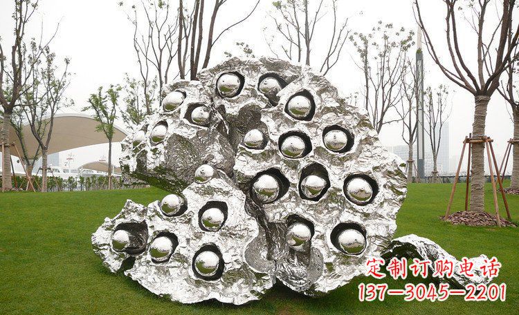 泰州不锈钢莲蓬雕塑浓缩东方文化的美感