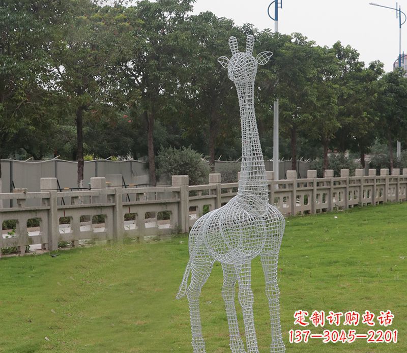 泰州浪漫活力·不锈钢镂空长颈鹿雕塑