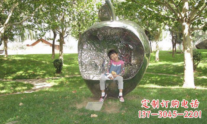 泰州精致雕刻不锈钢苹果座椅雕塑