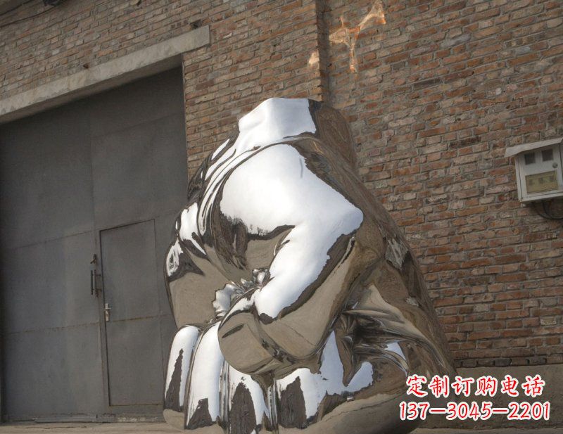 泰州冰冷威力,让精神抖动的不锈钢拳头雕塑