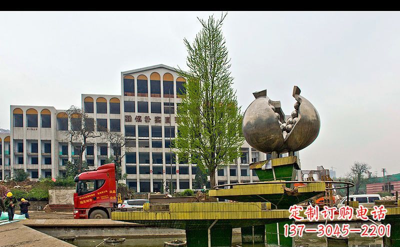 泰州精美不锈钢石榴景观雕塑