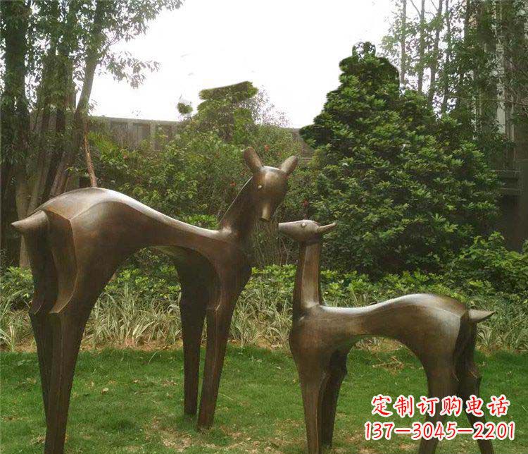 泰州公园抽象母子鹿动物铜雕
