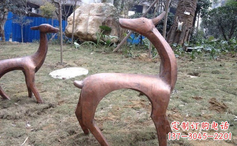 泰州公园抽象小鹿动物铜雕