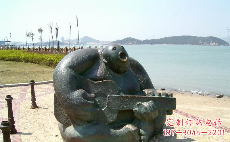 泰州音乐驻足,公园弹吉他铜雕