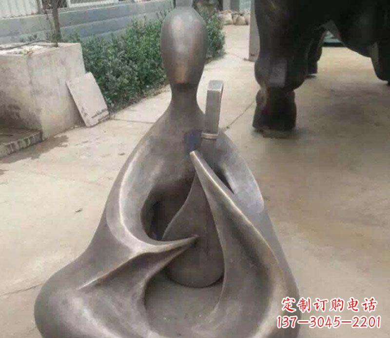 泰州抽象景观弹琵琶铜雕