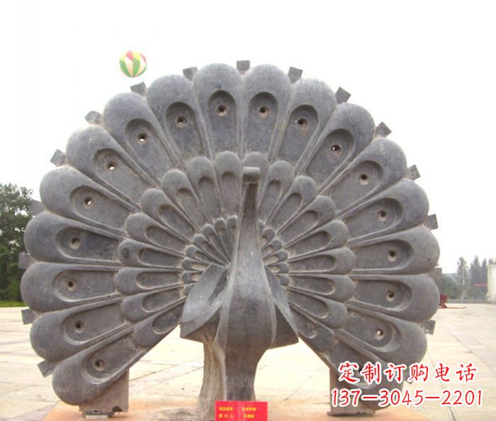 泰州风格独特的孔雀石雕