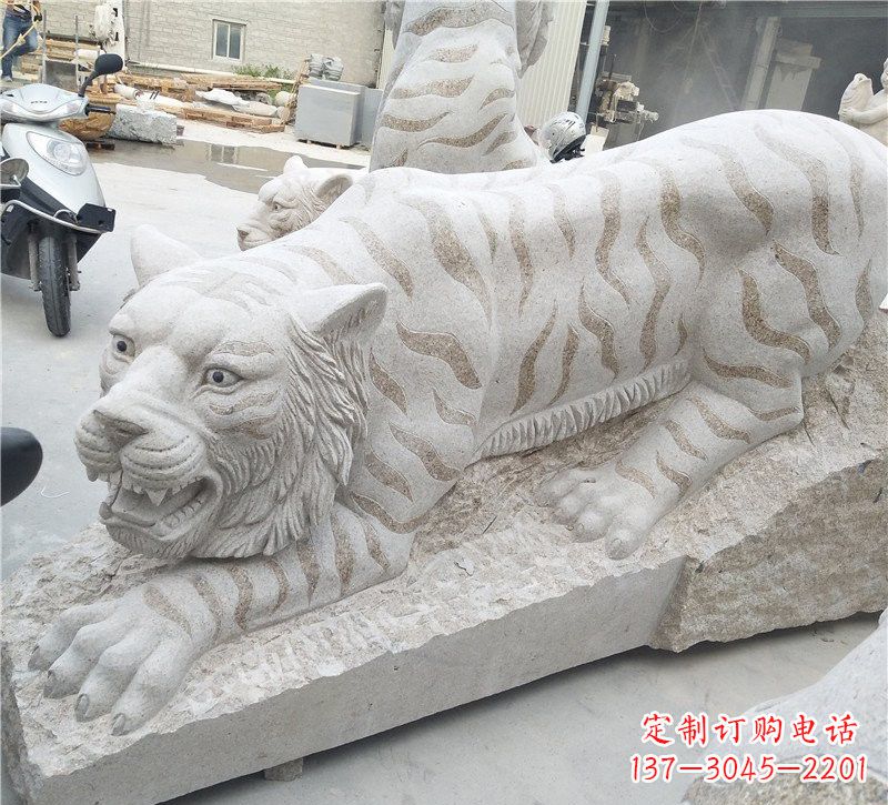 泰州中领雕塑精美大型老虎石雕,精雕细琢展现雄壮气势