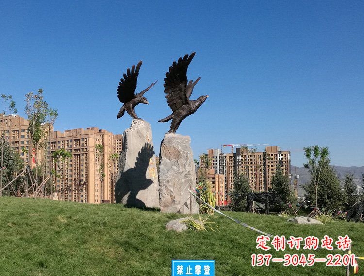 泰州公园动物老鹰铜雕