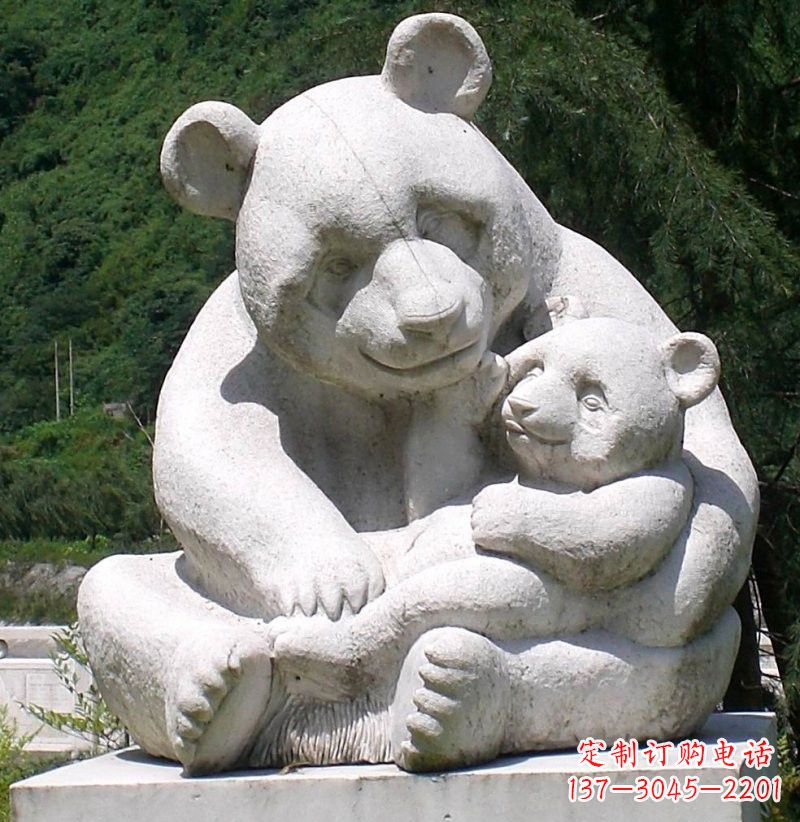 泰州公园动物母子熊猫石雕