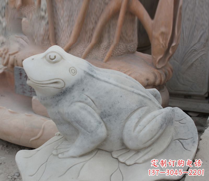 泰州青蛙雕塑生动逼真的公园动物雕塑
