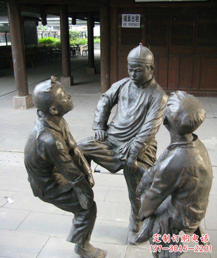 泰州铜雕男孩斗鸡小品雕塑