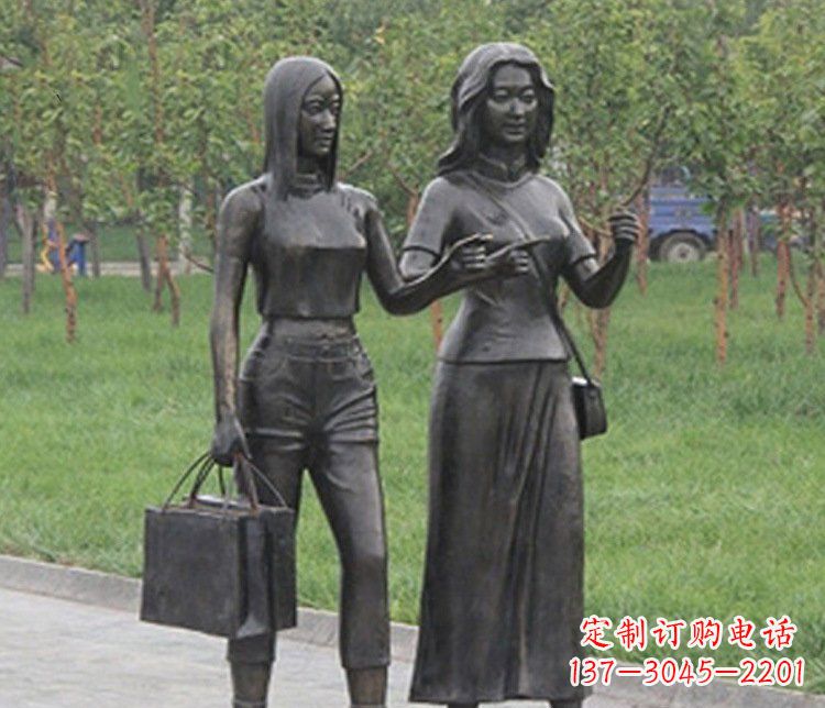 泰州艺术精品铜雕——公园逛街女性人物铜雕塑