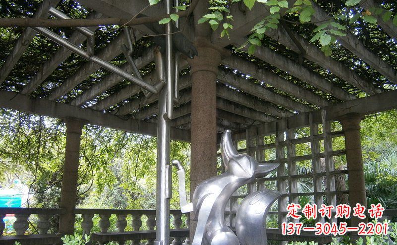 泰州动物铜雕——公园狐狸与乌鸦小品