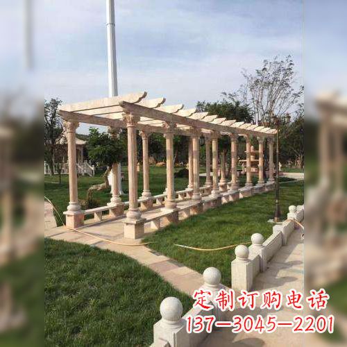 泰州增添公园美景的长廊石雕