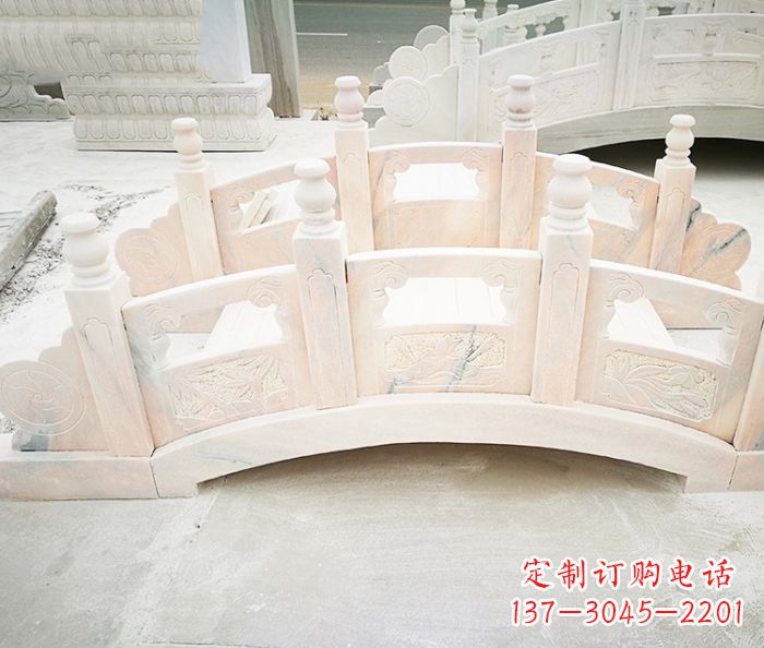 泰州红石拱桥雕塑——浪漫交织,美景永相伴